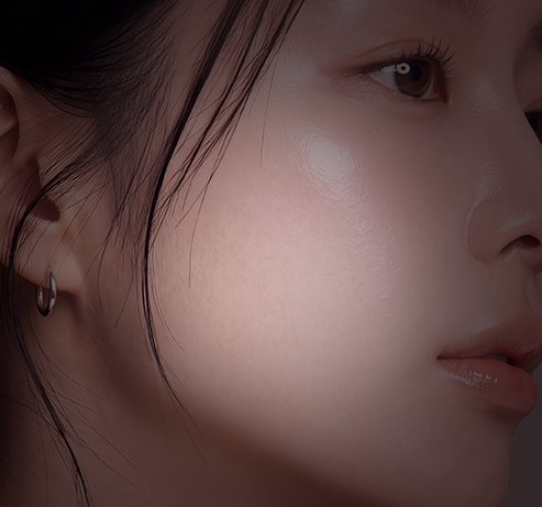 안면거상 — 귀걸이를 한 여성의 옆얼굴(볼·턱선) 클로즈업(광고 모델)